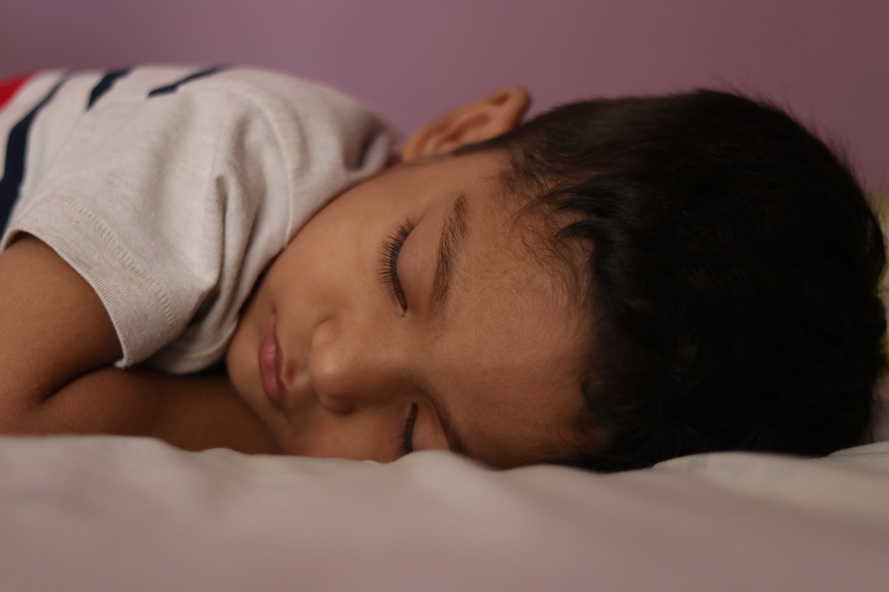 sleeping, boy, indian-3621405.jpg